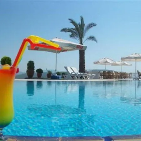 Villa Stunning 4 Bedroom Private Villa - With Pool