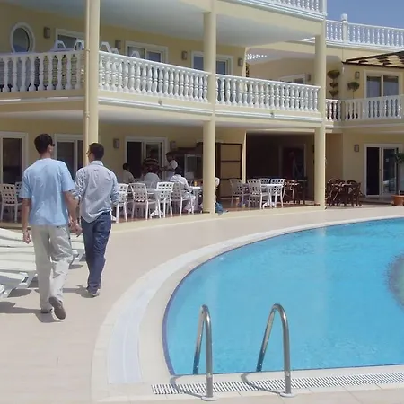 Villa Stunning 4 Bedroom Private Villa - With Pool